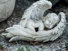 Ztracené dítě, které se proměnilo v kámen. Jak tělo proměnilo bolest v přežití