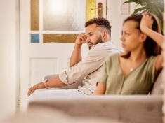 Pracujeme, pečujeme, plánujeme, ale není to žití. Nová česká epidemie ničí ženy, muže i celé rodiny