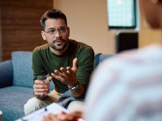 Terapie není pro blázny. Je to hygiena duše. A konečně to chápou i Češi