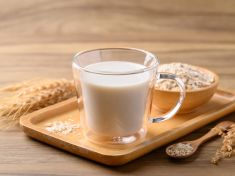 Žena pila sedm let ovesné mléko, pak náhle přestala. A tělo to hned poznalo