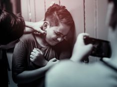 Násilí fascinuje. A proto mu tak rádi přihlížíme, tvrdí soudní znalec