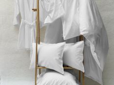 Ložnice v barvě roku Cloud Dancer: Jemnost, která uklidní