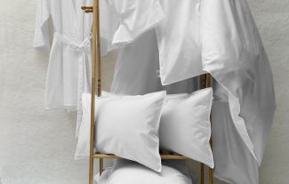 Ložnice v barvě roku Cloud Dancer: Jemnost, která uklidní