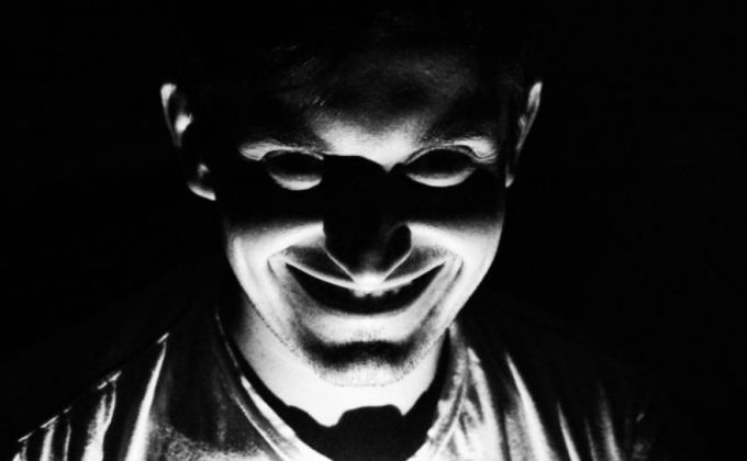 Sdílejte, než to smažou: Proč v nejistých časech hledáme silné vůdce a jednoduché odpovědi