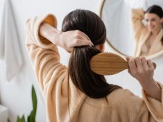 Neutralizují volné radikály a podporují růstovou fázi vlasu. Proč ve vlasové péči nezapomínat na adaptogeny?