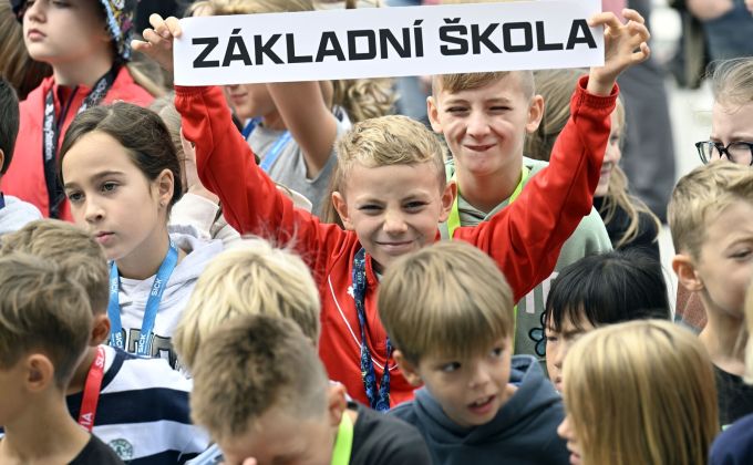 Od šikany po digitální chaos: Jak školy v Praze 10 budují prostředí, kde se děti mohou nadechnout