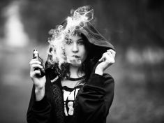 Generace vape: Cigarety z rukou dospívajících zmizely, závislost na nikotinu nikoliv