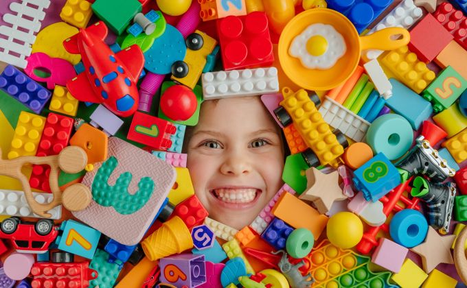 Dětství bez objetí a dětství bez hranic. Hledání rovnováhy ve výchově