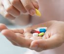 Prášky beru, když si vzpomenu. Improvizace a samoléčba je ale hazard se zdravím, varují lékaři