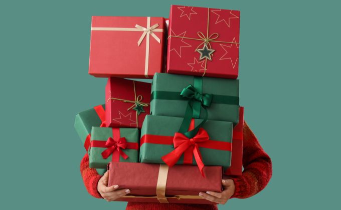 Ani málo, ani moc. Pravidlo čtyř dárků vám může zachránit Vánoce
