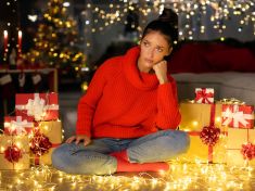 Pod stromeček kopačky? Jak přežít Vánoce, když lásce došly síly