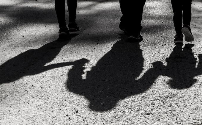 Trauma, radost i stud: Jak se emoce dědí napříč generacemi. A můžeme to změnit?