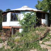 Kruhová dvoupatrová zeměloď. (foto: se svolením Petra Skořepy)