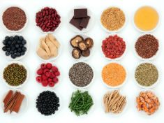 Co mají společného ovesné vločky, řepa, vejce a česnek? Jsou to dostupné superpotraviny, které máme běžně doma!