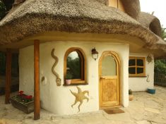 Zpátky ke kořenům: Jak vypadá život v ekovesnici mimo běžný svět