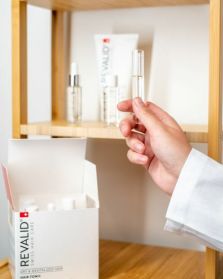 revalid hair care bond repair ilustracni foto2