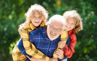 Hledám babičku, zn. na Facebooku. Příběh moderní samoty