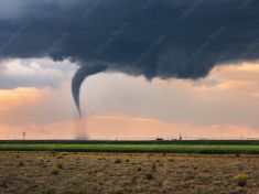 Loňský hit se vrací na Discovery Channel s druhou sérií. V oku bouře diváky opět zavede do epicentra ničivých přírodních katastrof