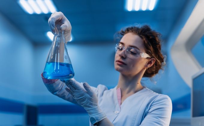 Omladit kůži o 30 let opravdu jde. Estetická klinika vám to ale (zatím) neudělá