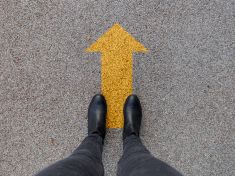 Nové boty pro staré nohy. Kdy se zkušenost mění v kámen