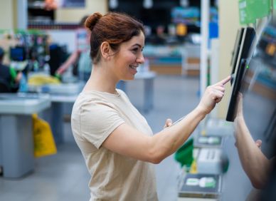 Fronta jako životní styl. Bojkot samoobslužných pokladen je k smíchu