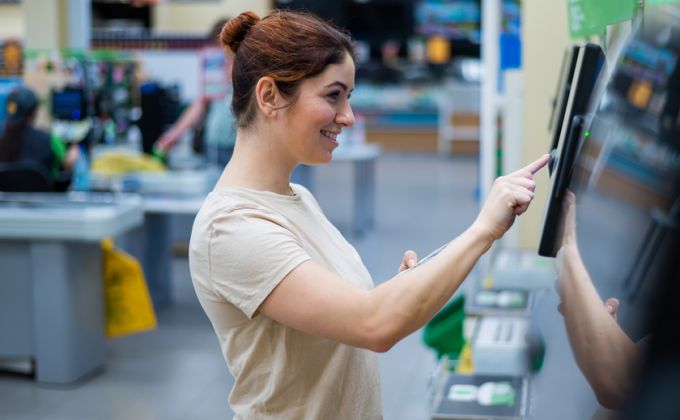 Fronta jako životní styl. Bojkot samoobslužných pokladen je k smíchu