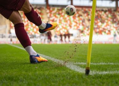 Zelená je tráva. A fotbal není jen hra. Je to kultura, která drží město pohromadě