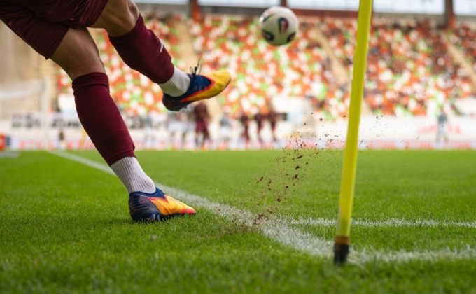 Zelená je tráva. A fotbal není jen hra. Je to kultura, která drží město pohromadě