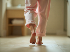 Noční běhání „na malou“ není banalita. Tělo vám možná posílá varovné signály