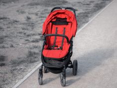 Mateřství přestává být samozřejmost. Ženy už se neptají kdy, ale jestli vůbec