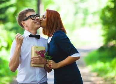 Sexy mozek místo six-packu. V roce 2026 ovládnou randící aplikace nerdové