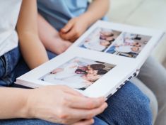 „Odstřihla jsem je, abych přežila.“ Jak vysvětlit dítěti, proč jste vymazali rodinu ze života