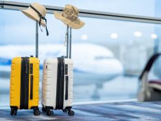 Společný pokoj, žádný vztah. Proč tahle dohoda často selže dřív než dovolená začne