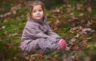 Když si dítě zvyká, pláče. Bez slz se neučí zvládat, jen přežívat