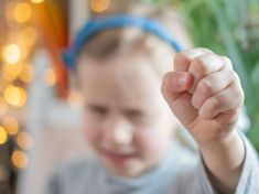 Když vás uhodí vlastní dítě. Proč je to pro něj mnohem horší než pro vás