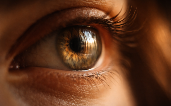 Trip místo antidepresiv? Psychedelika přepisují léčbu deprese i úzkostí. Revoluce, nebo jen přání věřit?