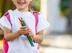 Odklady školní docházky se ruší. Rovnost šancí, nebo přesun problémů jinam?