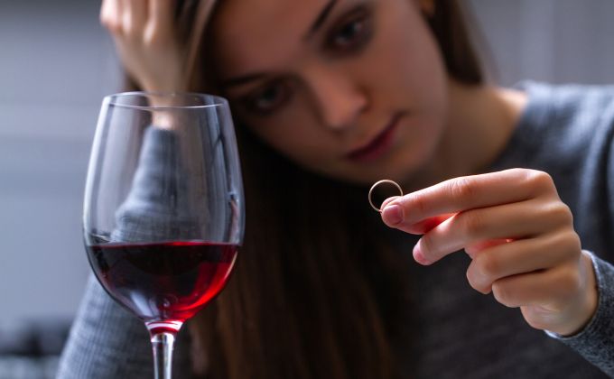 Jednou podvedl, podvede znovu. Věda má pro romantické iluze špatné zprávy