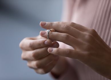 Milenec jako terapie. Vztah jsem zachránila nevěrou, tvrdí Karin