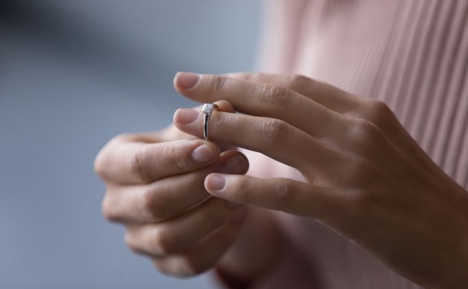 Milenec jako terapie. Vztah jsem zachránila nevěrou, tvrdí Karin