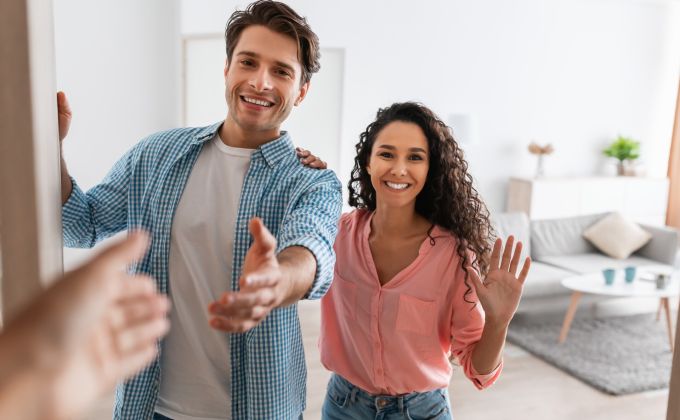 Trapné ticho po podání ruky. Proč jména okamžitě mizí z paměti