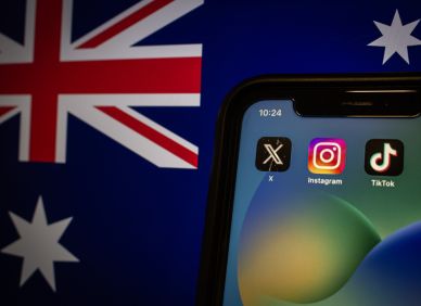 První země zakázala sociální sítě dětem do 16 let. Pomůže to, nebo jen uklidní dospělé?