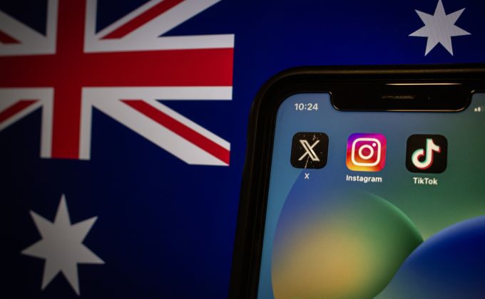 První země zakázala sociální sítě dětem do 16 let. Pomůže to, nebo jen uklidní dospělé?