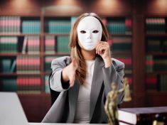 Hrdinové i oběti ve vlastních příbězích: Jak funguje patologické lhaní