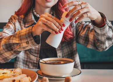 Slánka jako tichý sabotér zdraví: Dosolování může zkrátit život o roky