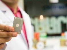 Generace zdrženlivých, ale nechráněných: Mladí se bojí hormonů, ale pilulku „po“ slupnou jako lentilku