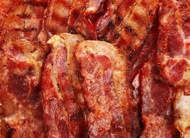 Růžová smrt na pánvi: Proč by mohla mít nejchutnější část anglické snídaně nálepku jako marlborka