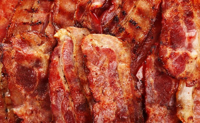 Růžová smrt na pánvi: Proč by mohla mít nejchutnější část anglické snídaně nálepku jako marlborka