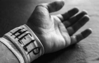 „Myslela jsem si, že si bolest zasloužím.“ Helena o sebepoškozování a cestě k uzdravení