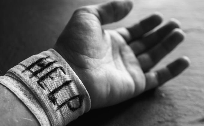 „Myslela jsem si, že si bolest zasloužím.“ Helena o sebepoškozování a cestě k uzdravení